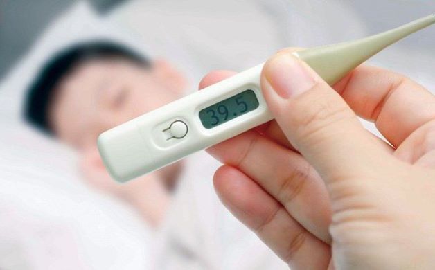 Trẻ nhiễm bệnh sởi có các triệu chứng đặc trưng như: Sốt cao trên 39°C.
