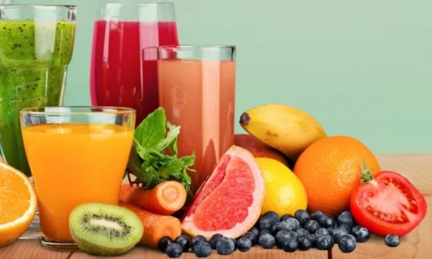 Điều trị bệnh sởi cho trẻ lớn bằng cách đảm bảo ăn đầy đủ chất dinh dưỡng, uống nhiều nước, nước ép hoa quả chứa nhiều Vitamin A.